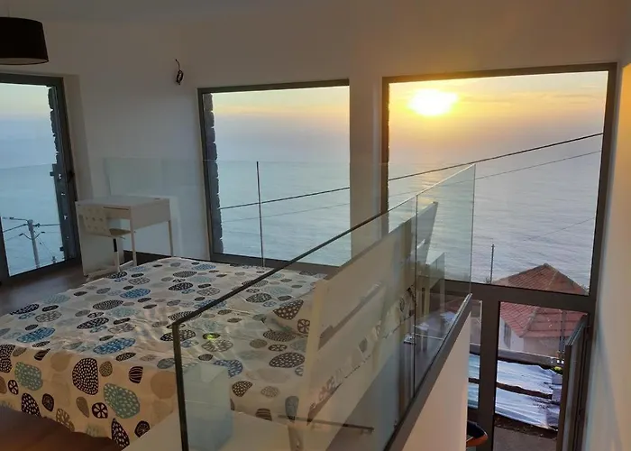 Hébergement de vacances Refugio De Pedra Fajã da Ovelha